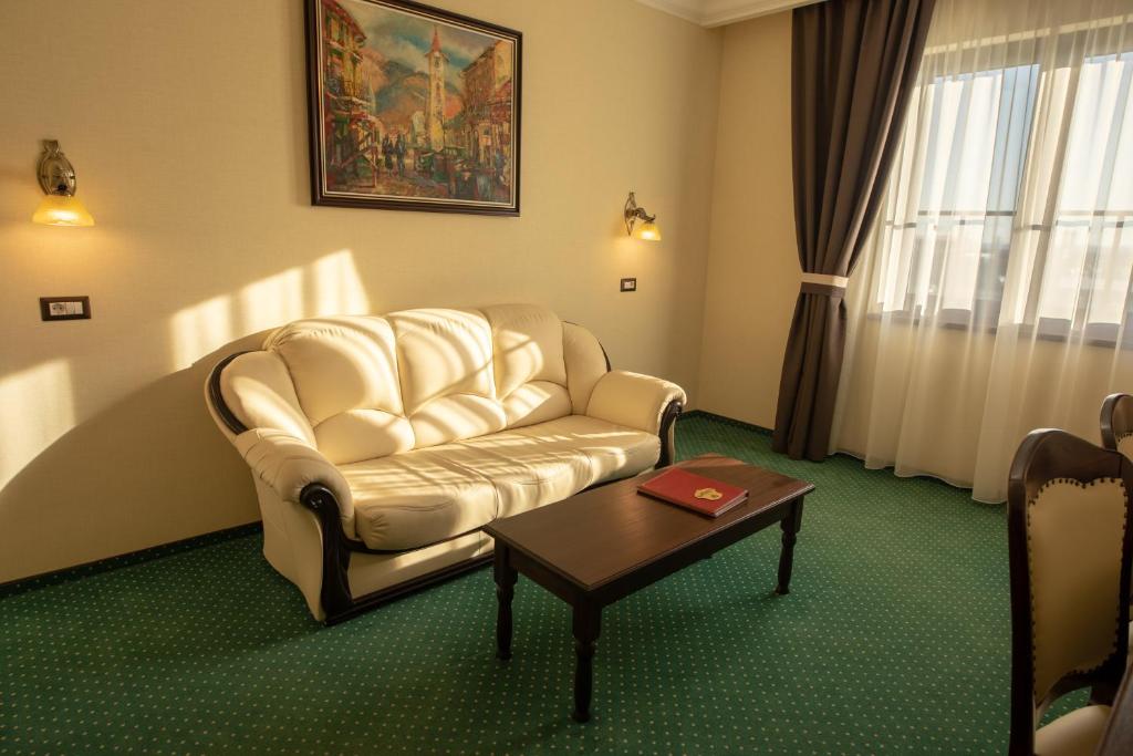 Magus Hotel - Suite With Balcony