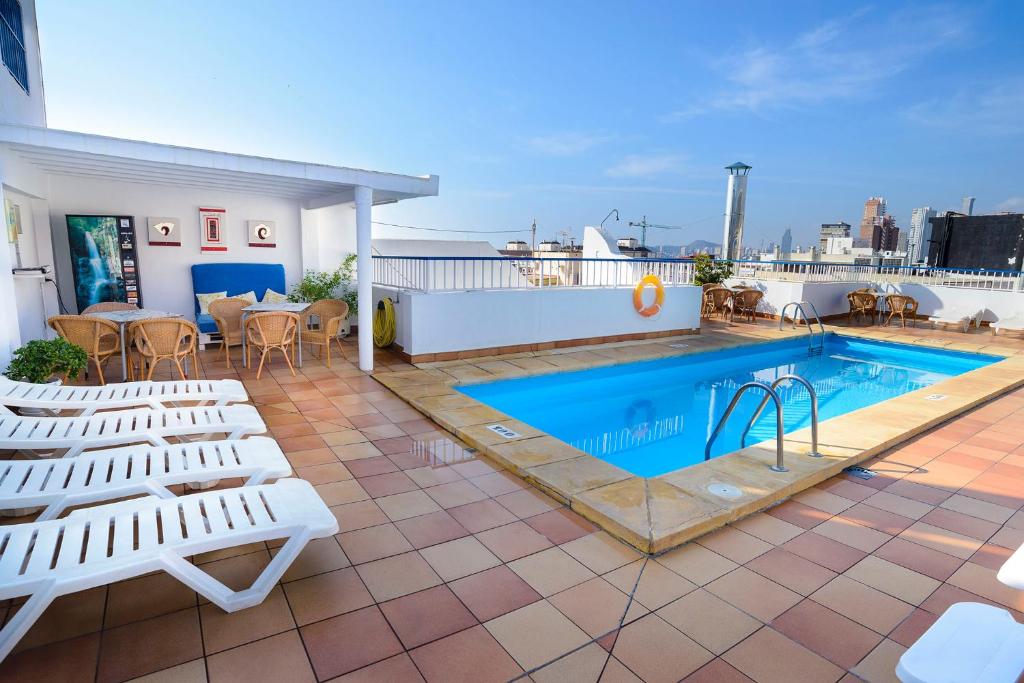 Bazén v ubytování Hotel Mareny Benidorm nebo v jeho okolí