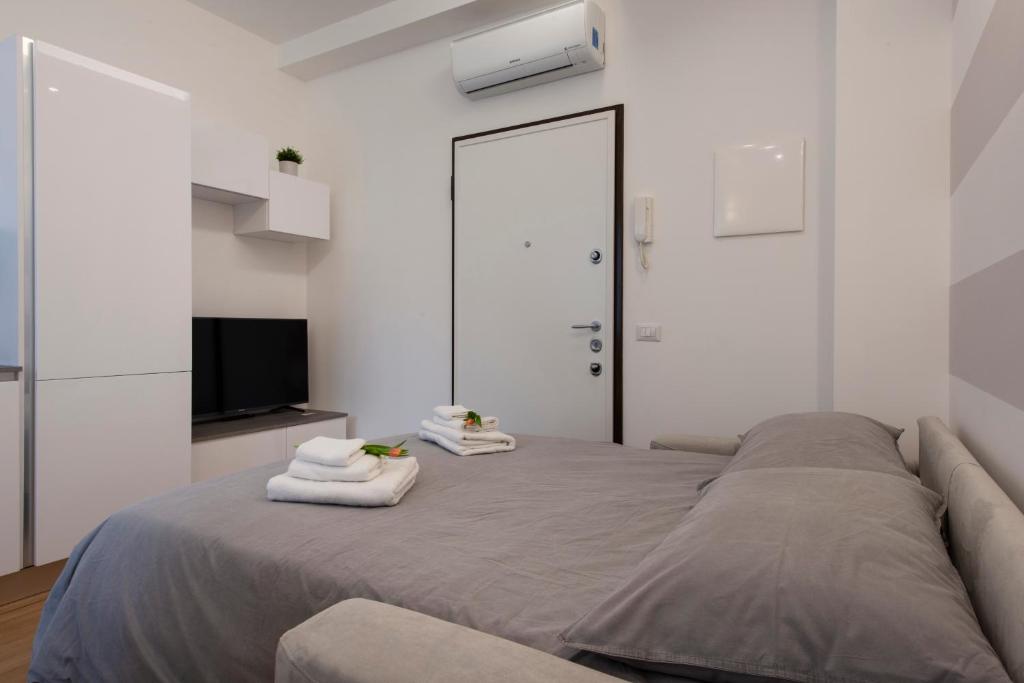 Posteľ alebo postele v izbe v ubytovaní BnButler Friuli, 24 - Porta Romana Apartment