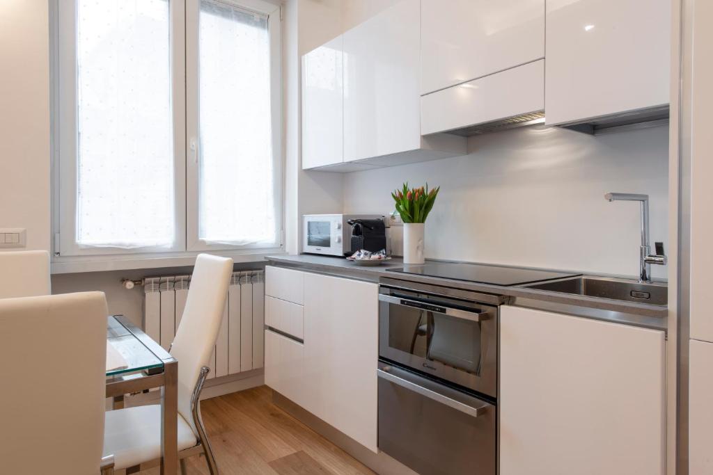 Kuchyňa alebo kuchynka v ubytovaní BnButler Friuli, 24 - Porta Romana Apartment
