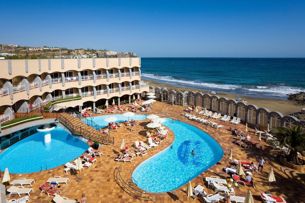 Bazén v ubytování Hotel San Agustin Beach Club nebo v jeho okolí