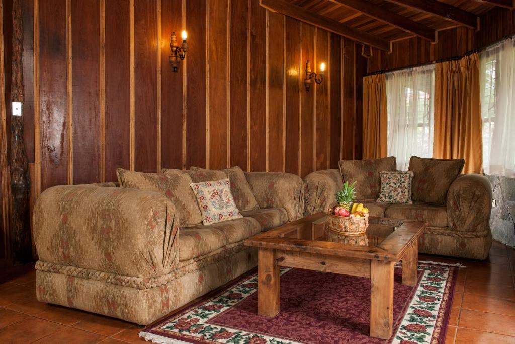 Posezení v ubytování Hotel Arenal Lodge