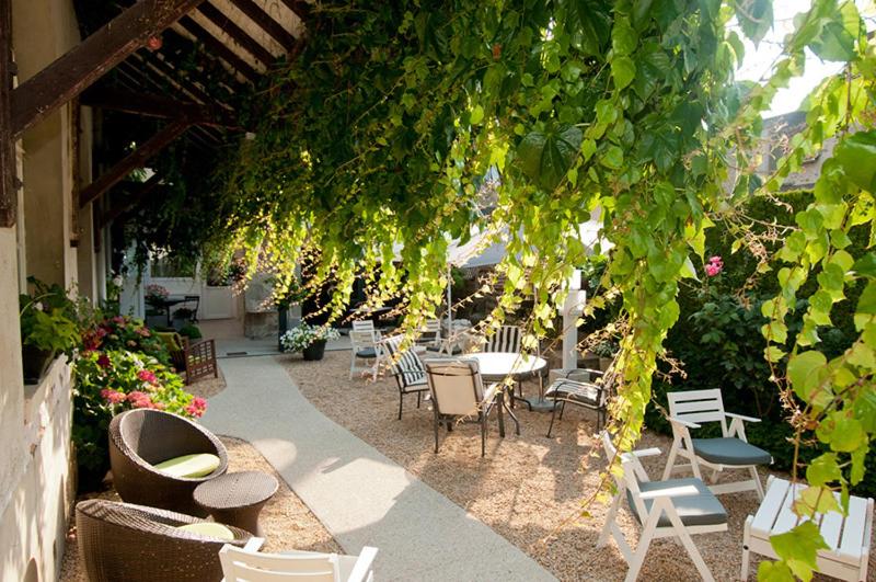 Zahrada ubytování Logis Hotel Restaurant Nougier