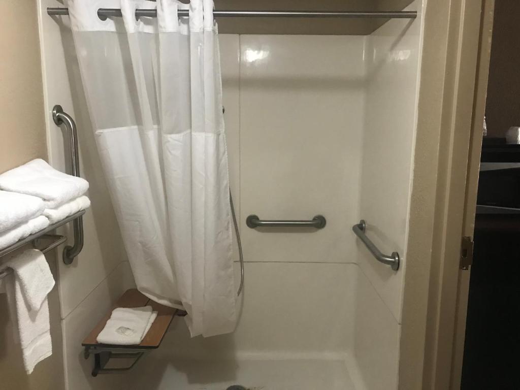 Quality Inn Clinton - Laurens I-26 - King Room - Accessible / Non-fumeur