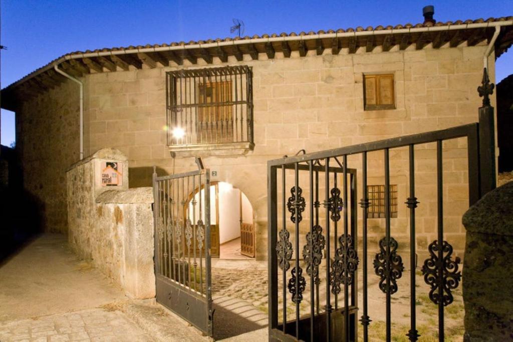 a stone house with a gate in front of it at Los Trashumantes in Molinos de Duero