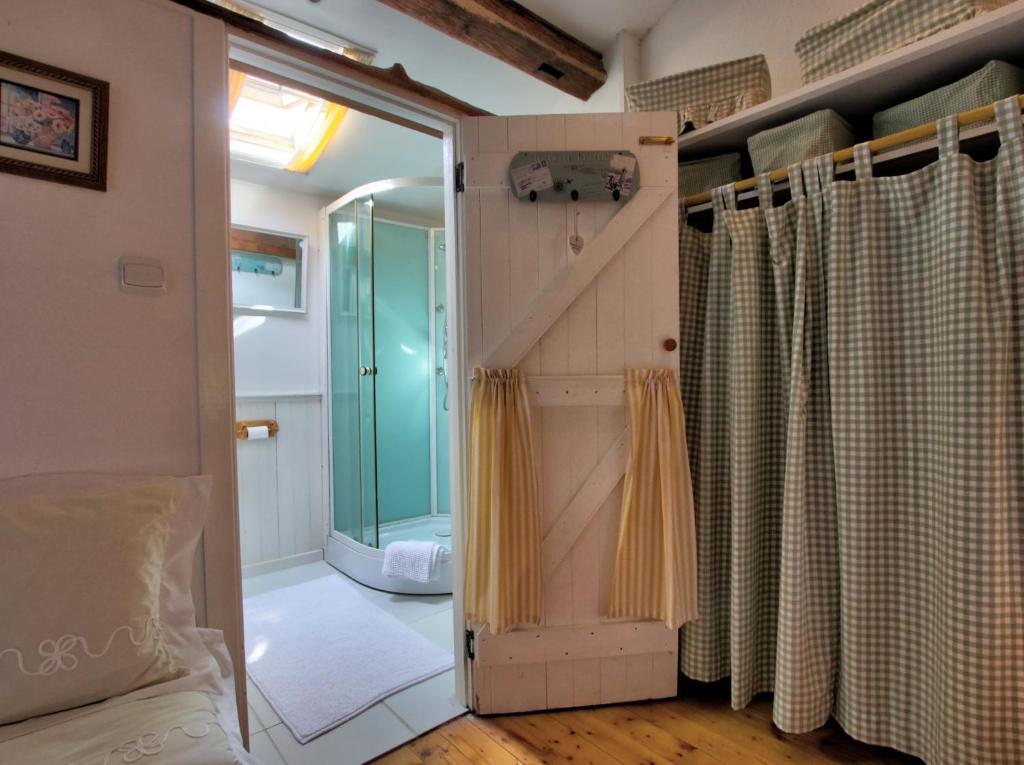 Charoul'Hôtes Gîtes et roulotte insolite - Maison D'une Chambre
