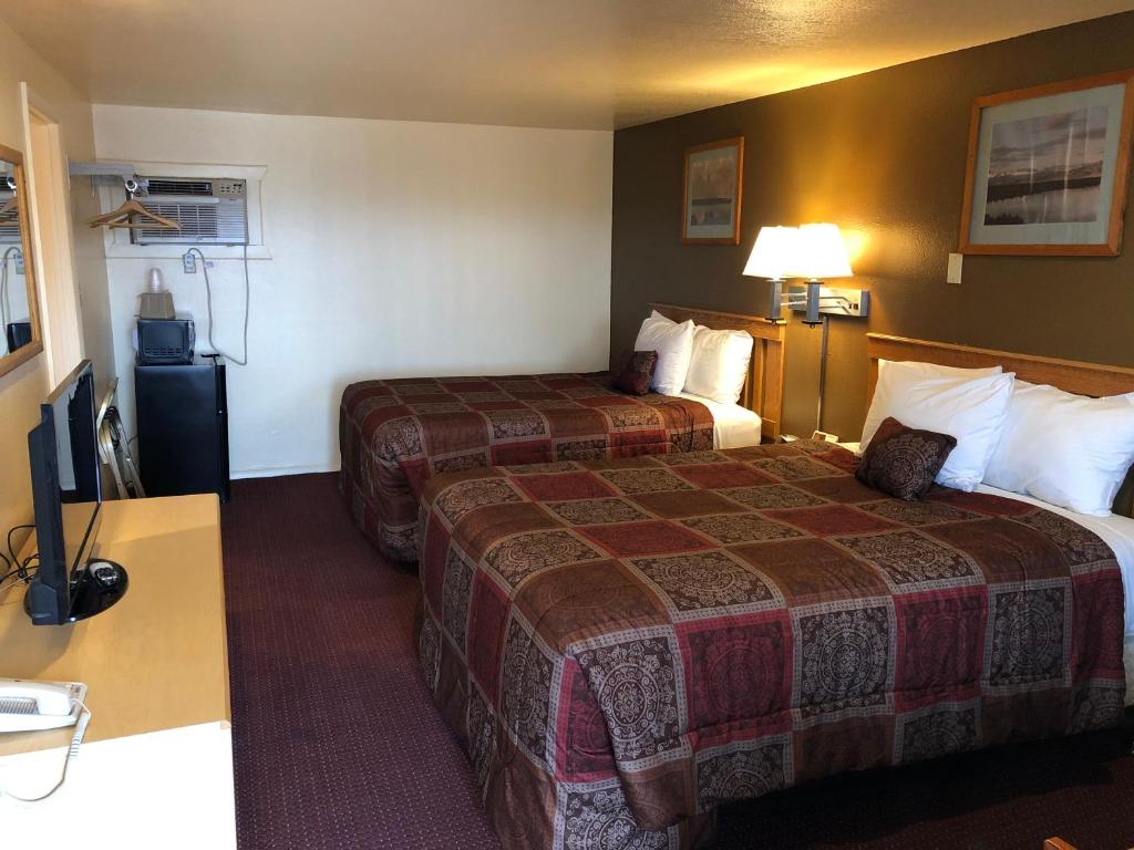 Postel nebo postele na pokoji v ubytování Scottish Inn Winnemucca