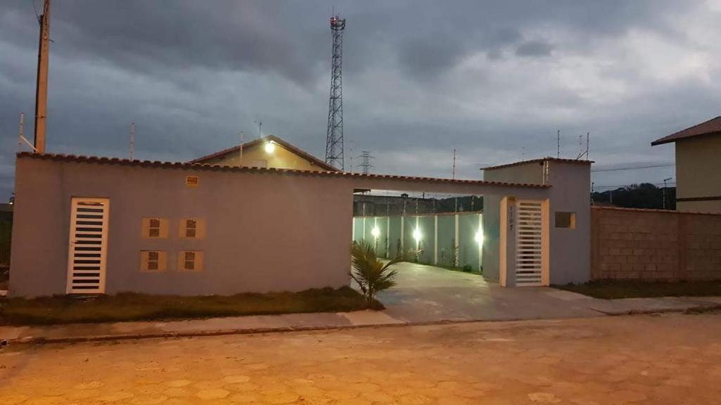  Casa com piscina em Itanhaém