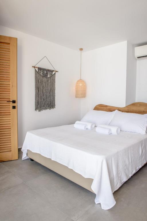 Posteľ alebo postele v izbe v ubytovaní Laia Seafront Luxury Apartments