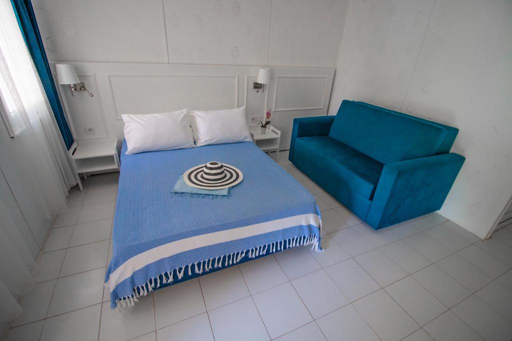 Gallery image of Blue & White Hotel in Cıralı