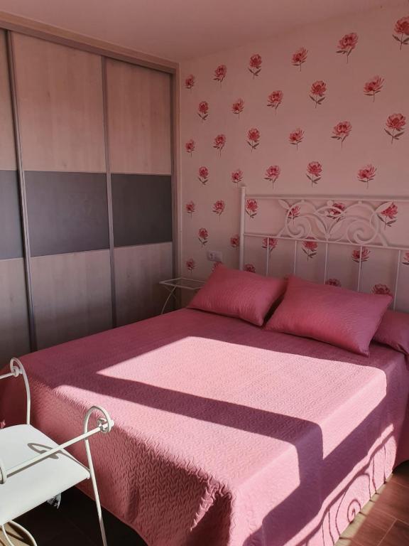 A bed or beds in a room at Amanece Monegrillo Apartamentos