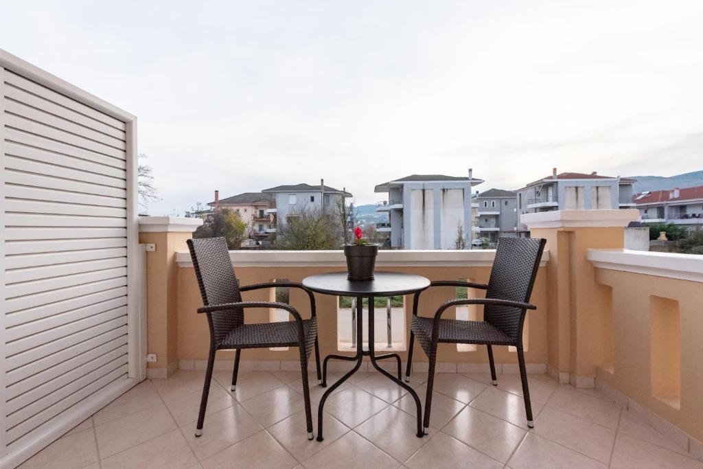 Balkón nebo terasa v ubytování Alfa House