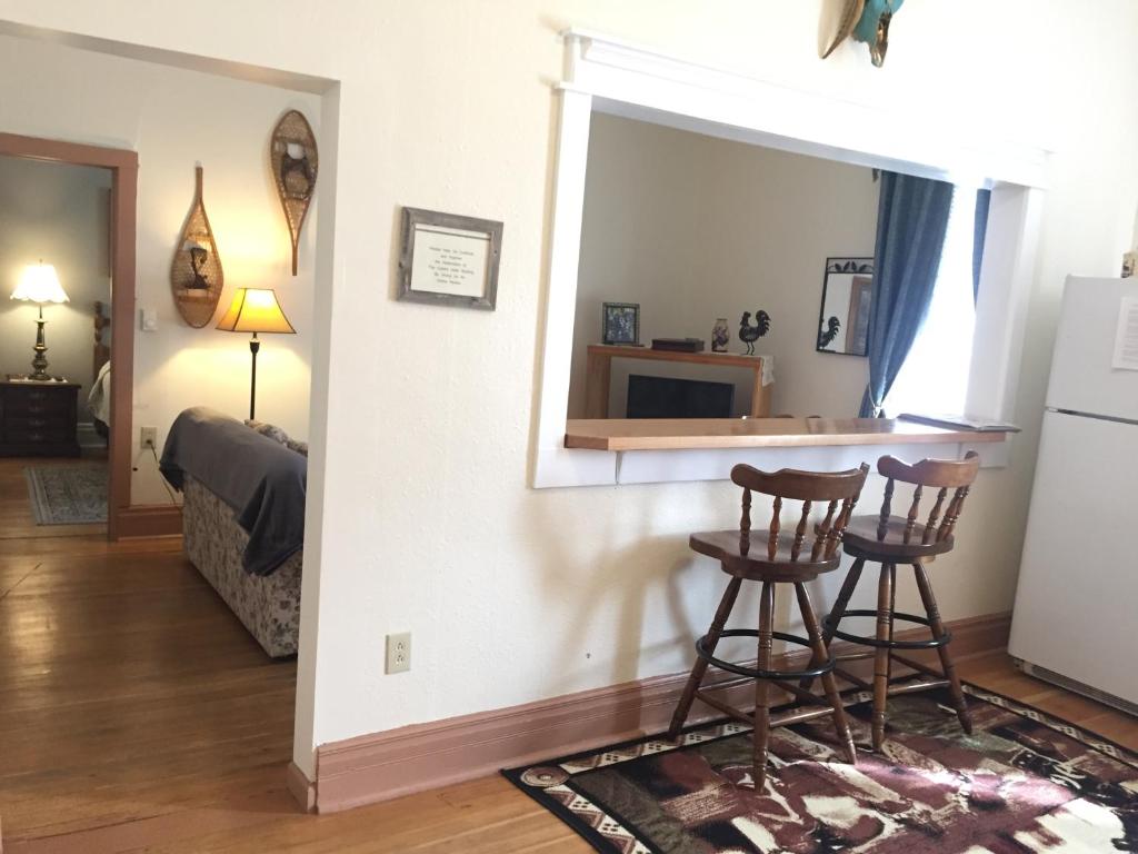 Historic Capitol Hotel Vacation Suites Downtown的休息区