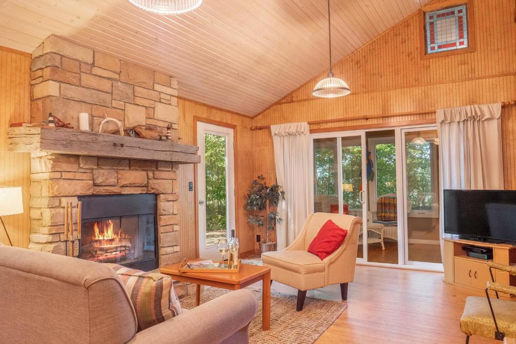 TV/trung tâm giải trí tại Beach Cottage