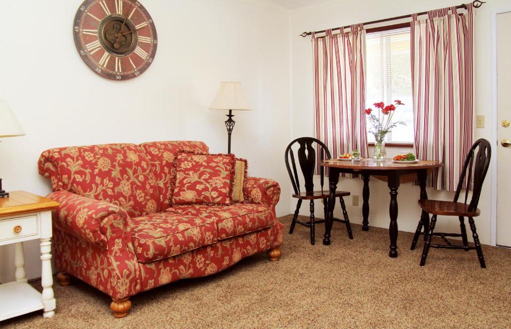 Redwood Suites - King Suite