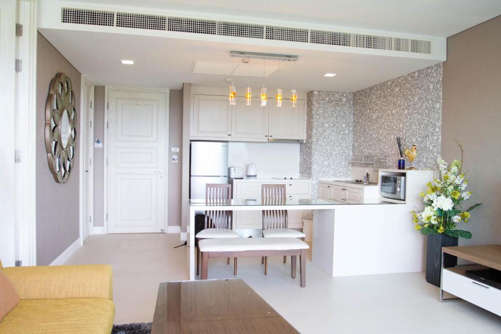 a kitchen and living room with a table and chairs at Marakesh Hua Hin Sea View in Hua Hin