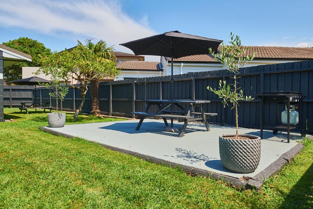 Cobblestone Court Motel - Wenzel Motels