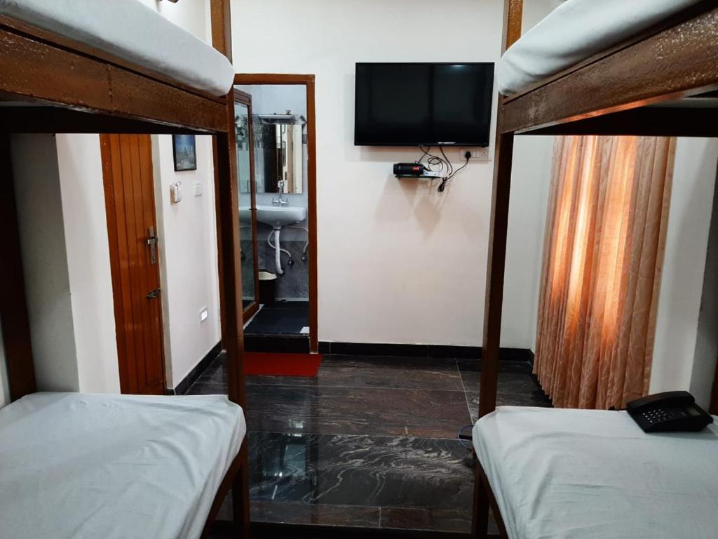 Postel nebo postele na pokoji v ubytování BAY INN