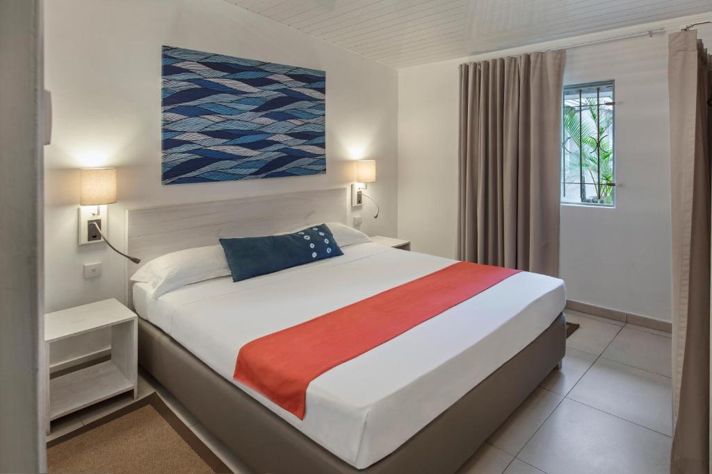 Postel nebo postele na pokoji v ubytování Astroea Beach Hotel