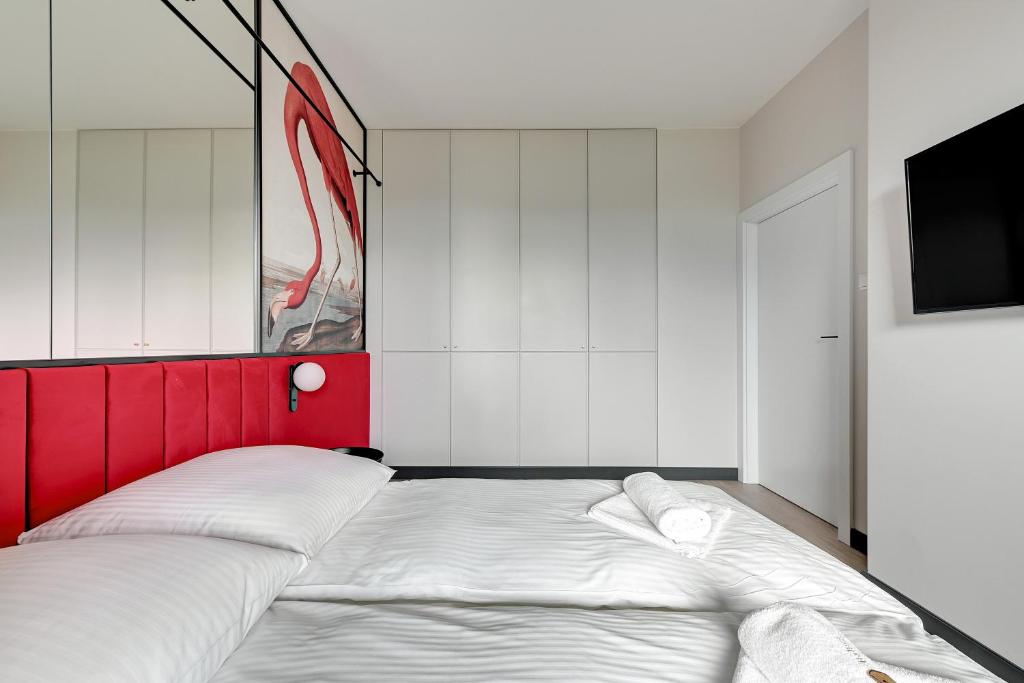 Posteľ alebo postele v izbe v ubytovaní Flamingo Beach Apartment