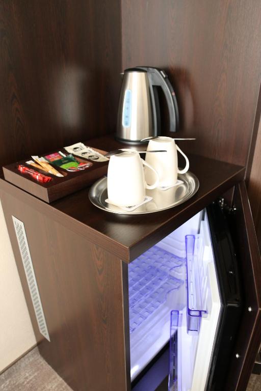 Příslušenství pro přípravu čaje a kávy v ubytování Hotel Crystal