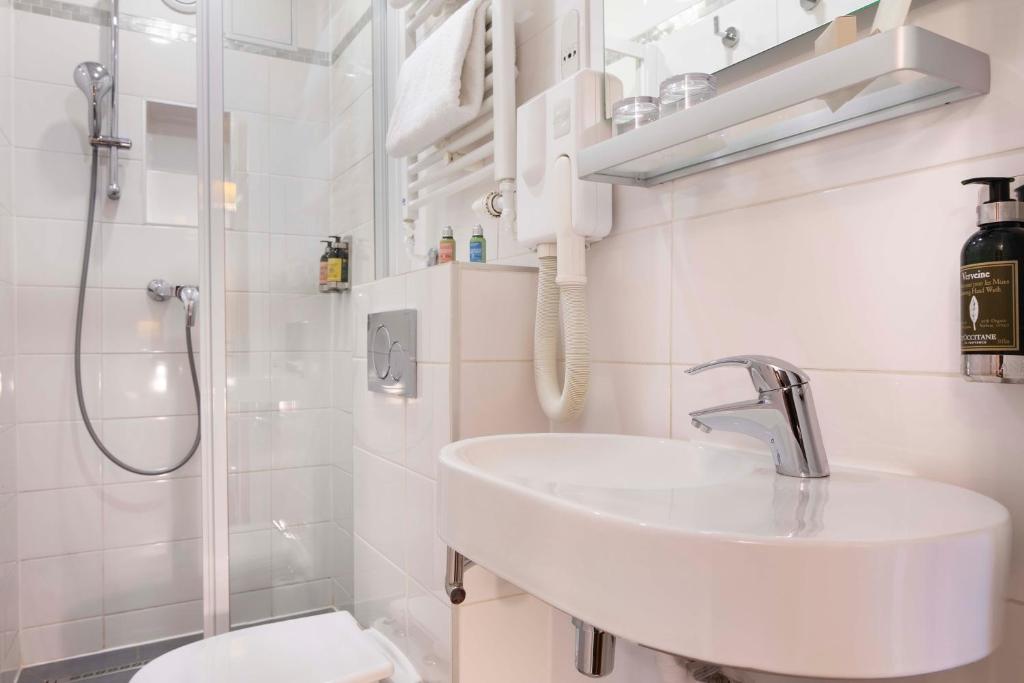 Hôtel des Arts Montmartre - Resim 31