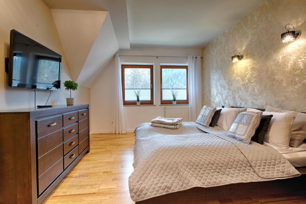 Posteľ alebo postele v izbe v ubytovaní Apartament Bystra Woda 29 komfortowy centrum