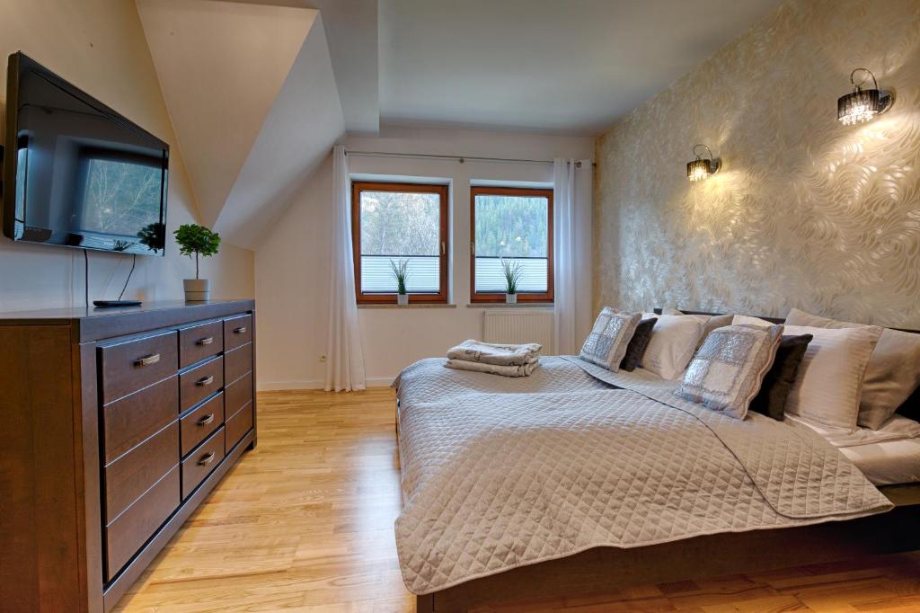 Posteľ alebo postele v izbe v ubytovaní Apartament Bystra Woda 29 komfortowy centrum