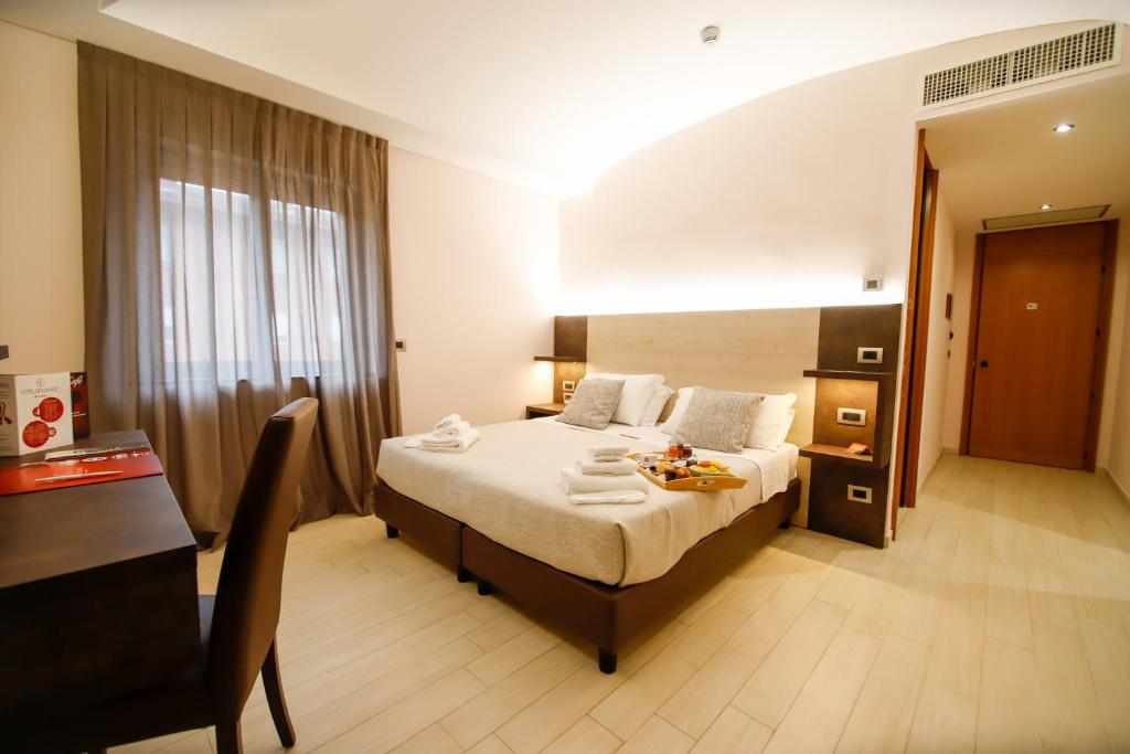 Una cama o camas en una habitación de Hotel Diplomatic