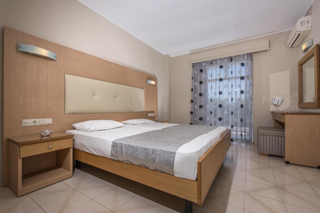 Postel nebo postele na pokoji v ubytování Golden Sun Hotel