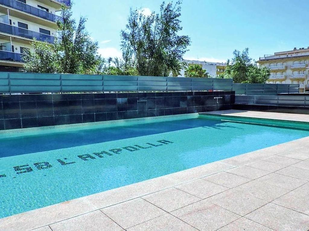 Bazén v ubytovaní Apartment Marisol L'Ampolla alebo v jeho blízkosti