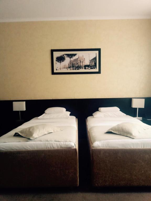 Postel nebo postele na pokoji v ubytování Garni Hotel Nevski