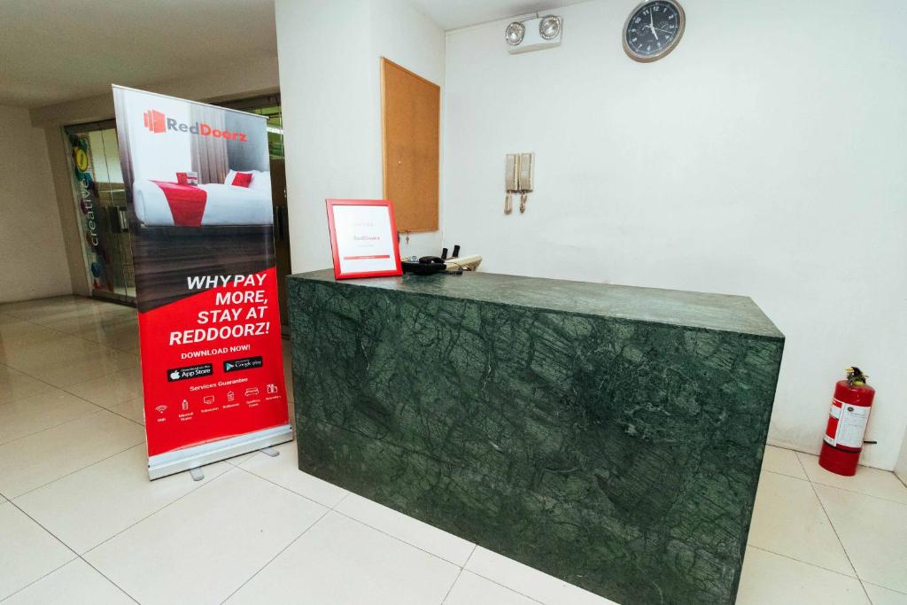 Vstupní hala nebo recepce v ubytování RedDoorz near Osmena Highway 1