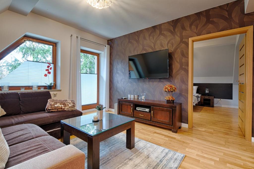 Televízia a/alebo spoločenská miestnosť v ubytovaní Apartament Bystra Woda 29 komfortowy centrum