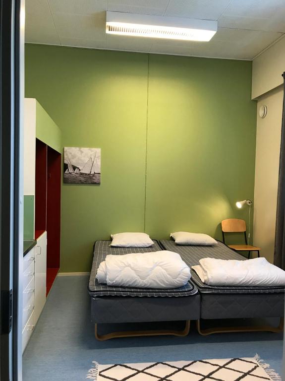 Godby Vandrarhem - Single Room With Shared Bathroom