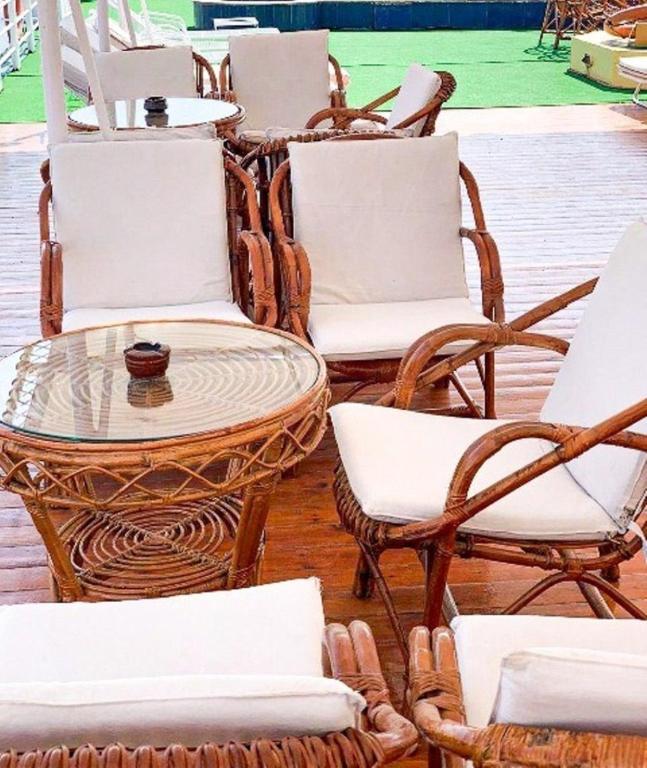 Posezení v ubytování King Tut I Nile Cruise - Every Monday 4 Nights from Luxor - Every Friday 7 Nights from Aswan