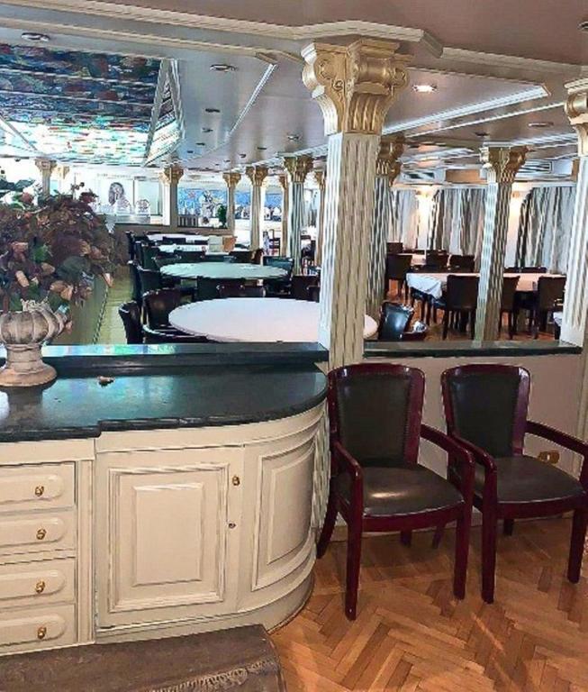 Restaurace v ubytování King Tut I Nile Cruise - Every Monday 4 Nights from Luxor - Every Friday 7 Nights from Aswan