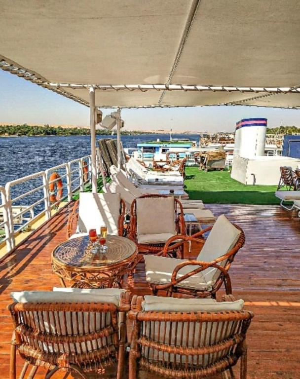 Výhled na řeku, která protéká v blízkosti hotelu