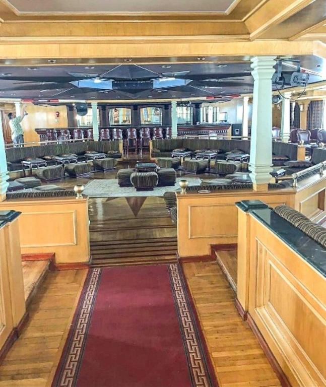 Restaurace v ubytování King Tut I Nile Cruise - Every Monday 4 Nights from Luxor - Every Friday 7 Nights from Aswan