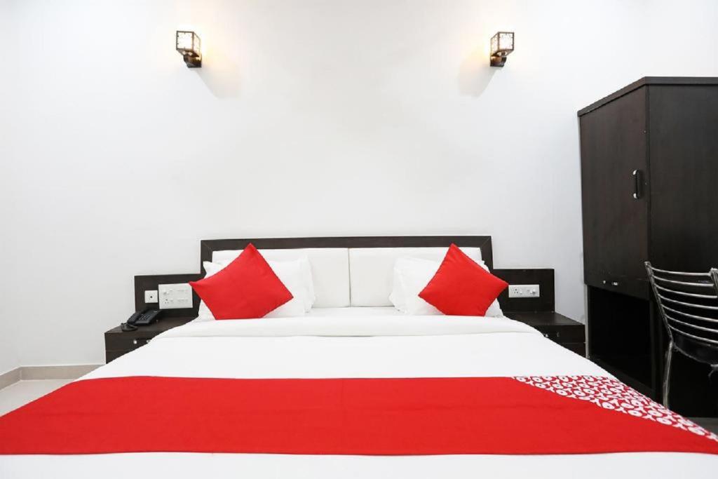 Postel nebo postele na pokoji v ubytování Hotel Agra Hotel Kamla Palace