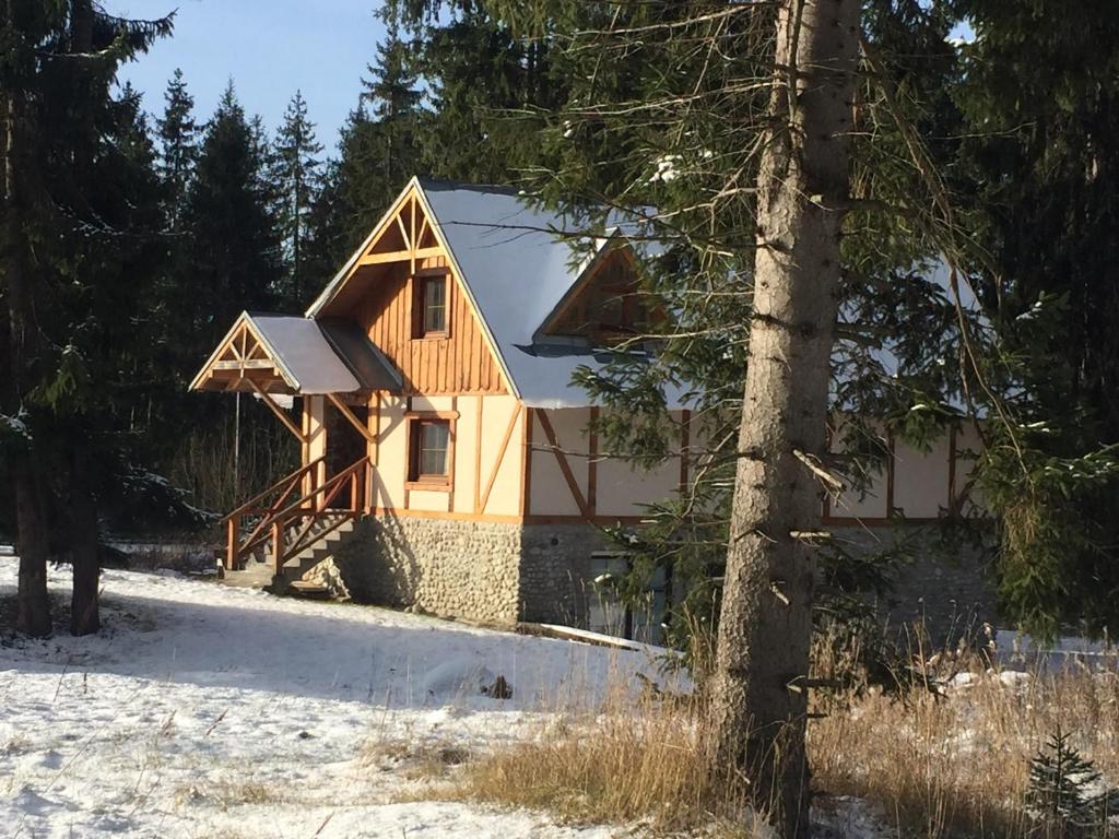Chaty a horský hotel Kožiar during the winter