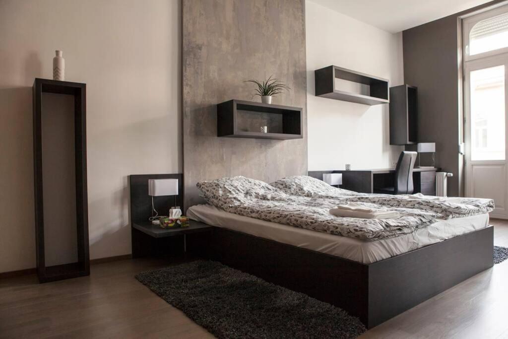 Postel nebo postele na pokoji v ubytování Apartment Downtown Ulloi 3