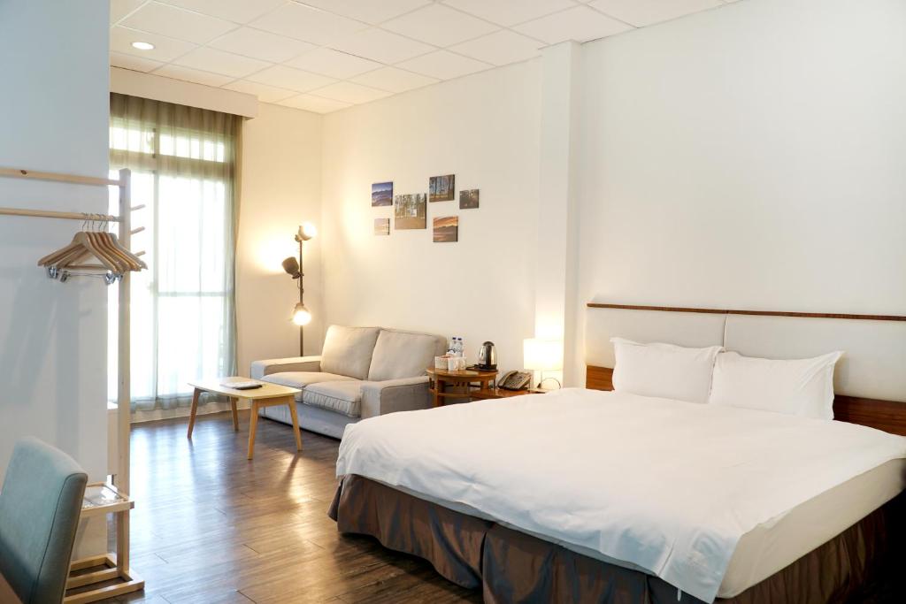 Postel nebo postele na pokoji v ubytování NCNU Campus Inn暨大行旅