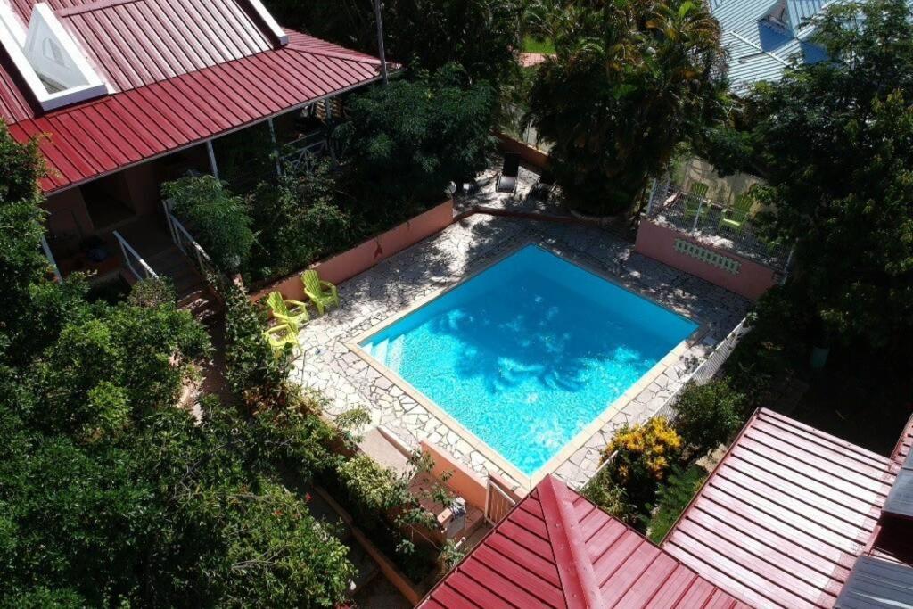 Bazén v ubytování Résidence Ti'Kéol - Appartements avec terrasse 2 à 4 personnes, piscine nebo v jeho okolí