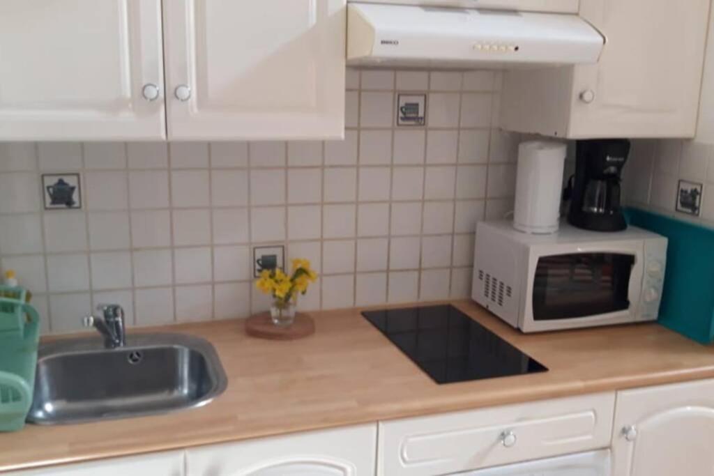 Kuchyň nebo kuchyňský kout v ubytování Résidence Ti'Kéol - Appartements avec terrasse 2 à 4 personnes, piscine