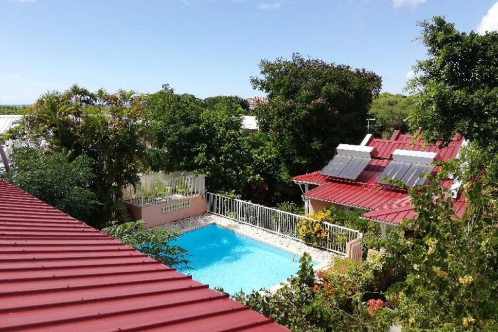 Bazén v ubytování Résidence Ti'Kéol - Appartements avec terrasse 2 à 4 personnes, piscine nebo v jeho okolí
