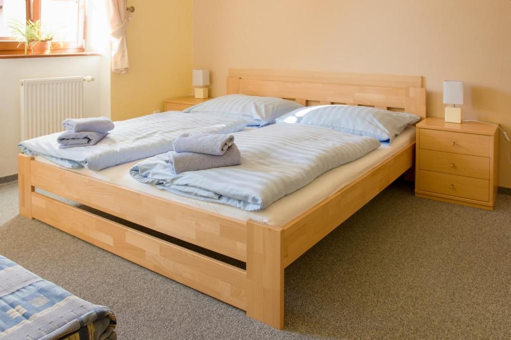 Postel nebo postele na pokoji v ubytování Apartmany A.Ša Kašperské Hory