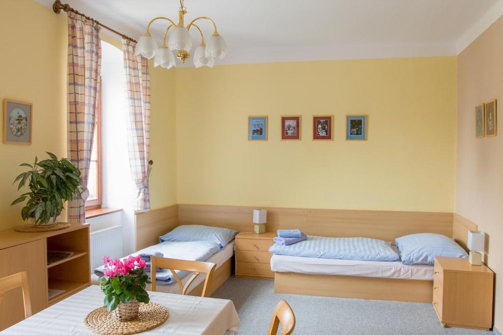 Postel nebo postele na pokoji v ubytování Apartmany A.Ša Kašperské Hory
