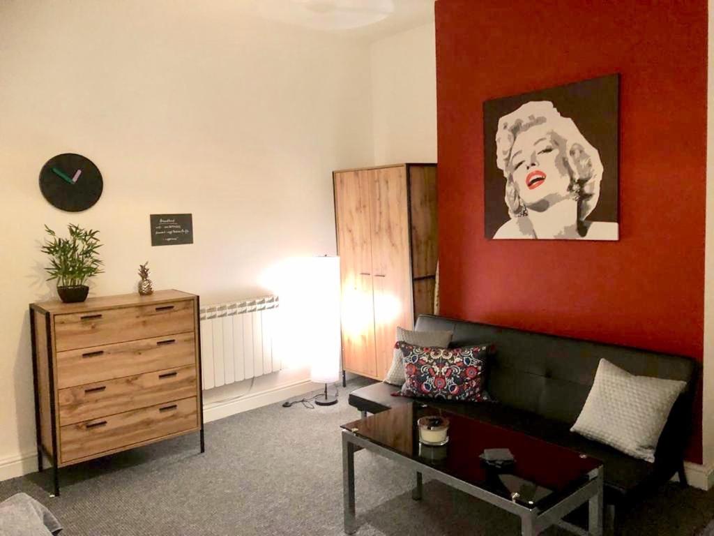 BELMONT Apartments - Studio Apartment