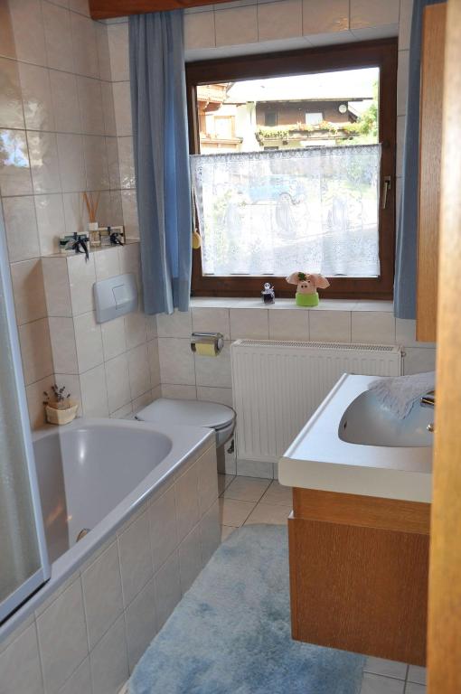 Koupelna v ubytování Ferienwohnung Pezzei
